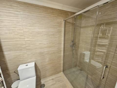 Apartamento T2 renovado com estacionamento