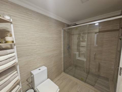 Apartamento T2 renovado com estacionamento