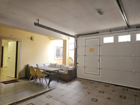 Apartamento T2 renovado com estacionamento