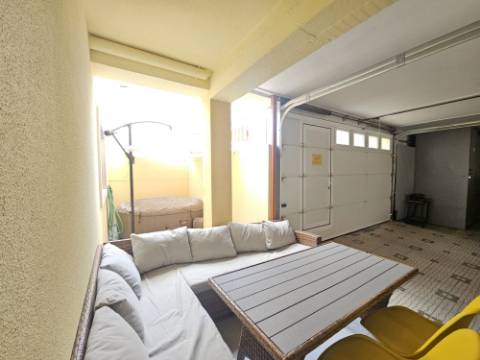 Apartamento T2 renovado com estacionamento