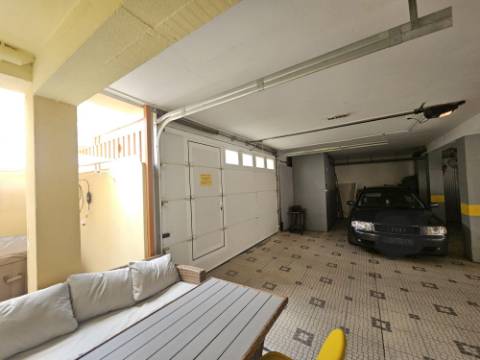 Apartamento T2 renovado com estacionamento