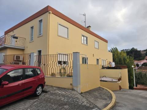 Apartamento T2 renovado com estacionamento