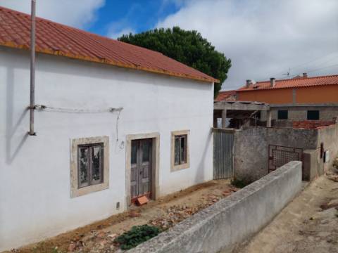 Moradia em fase de reconstrução