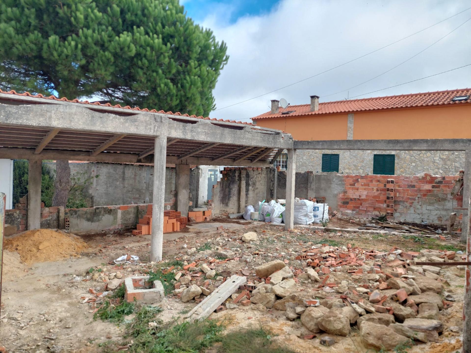Moradia em reconstrução