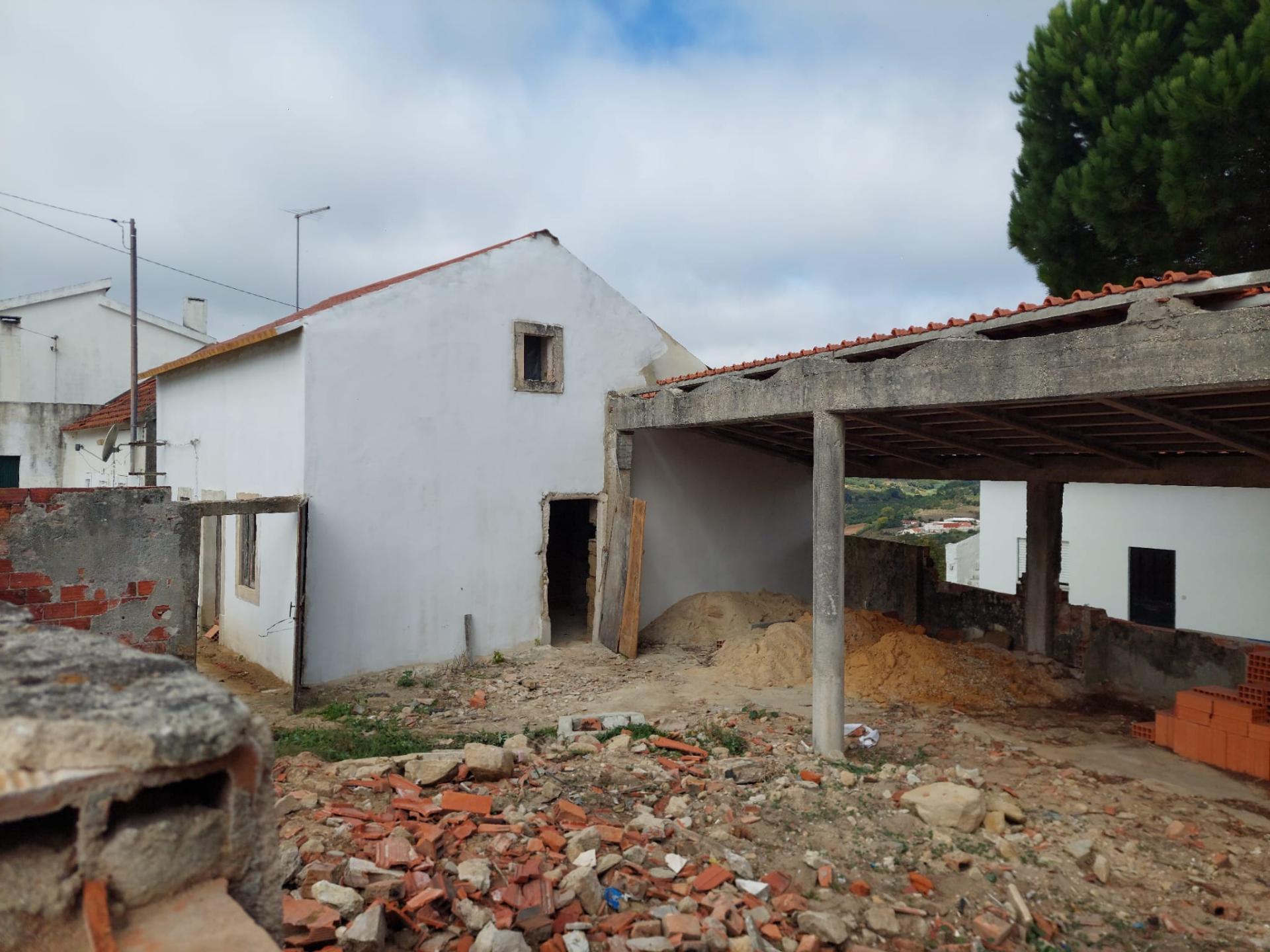 Moradia em reconstrução