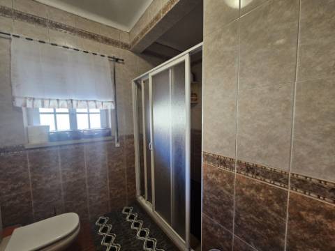 Moradia T4 com garagem e espaço exterior