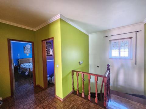 Moradia T4 com garagem e espaço exterior