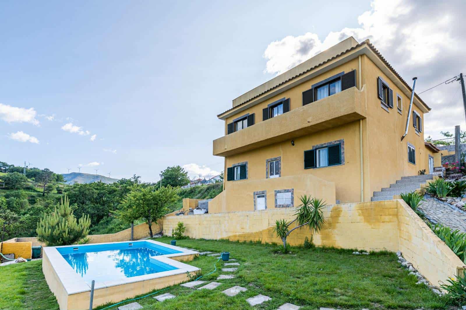 Fantástica Moradia T6 com Piscina e Vista de Serra - Ruivães, Gerês
