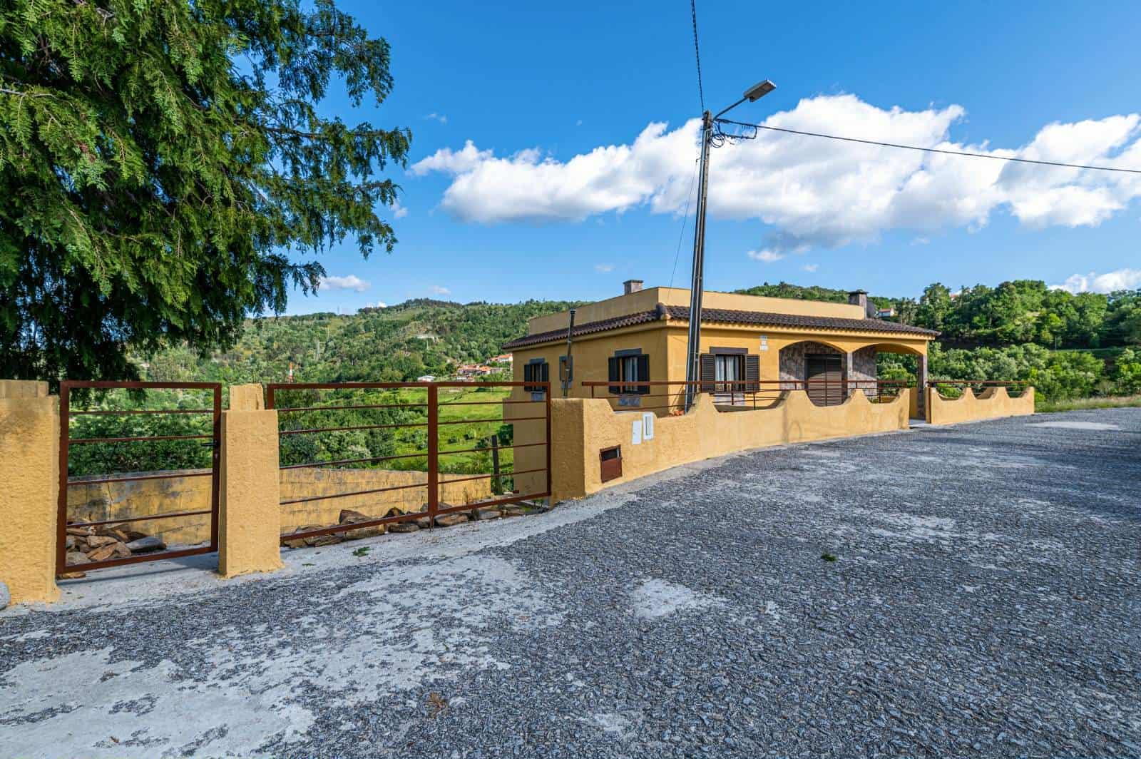 Fantástica Moradia T6 com Piscina e Vista de Serra - Ruivães, Gerês
