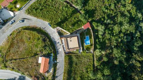 Fantástica Moradia T6 com Piscina e Vista de Serra - Ruivães, Gerês

