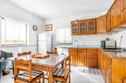 Fantástica Moradia T6 com Piscina e Vista de Serra - Ruivães, Gerês
