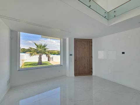 Moradia T4 com garagem e piscina zona Lourinhã