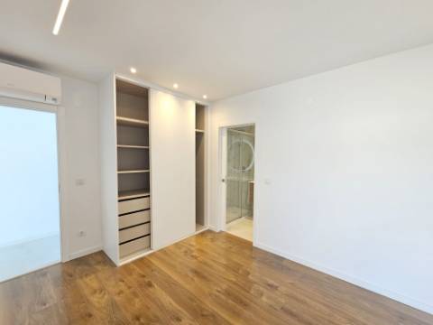 Moradia T4 com garagem e piscina zona Lourinhã