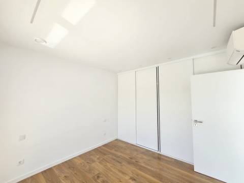 Moradia T4 com garagem e piscina zona Lourinhã