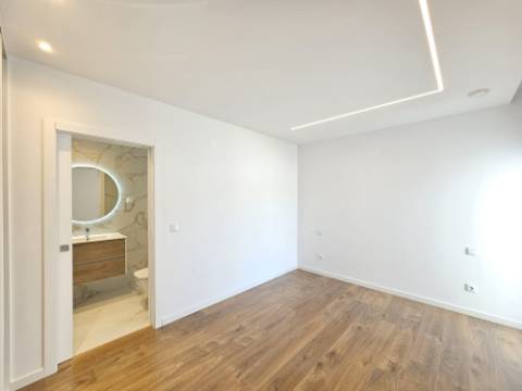 Moradia T4 com garagem e piscina zona Lourinhã