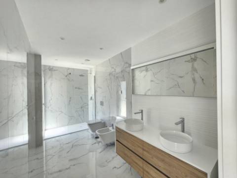 Moradia T4 com garagem e piscina zona Lourinhã