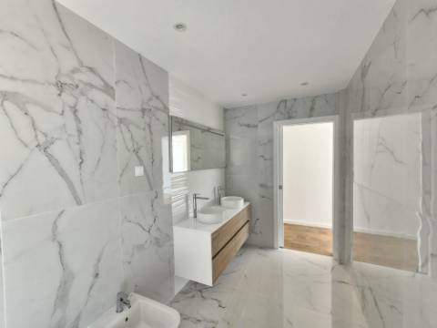 Moradia T4 com garagem e piscina zona Lourinhã