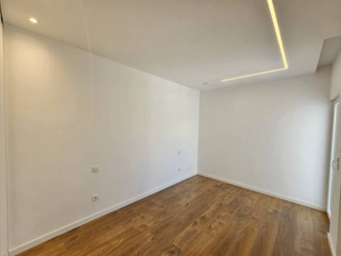 Moradia T4 com garagem e piscina zona Lourinhã