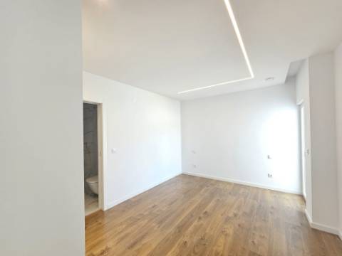 Moradia T4 com garagem e piscina zona Lourinhã