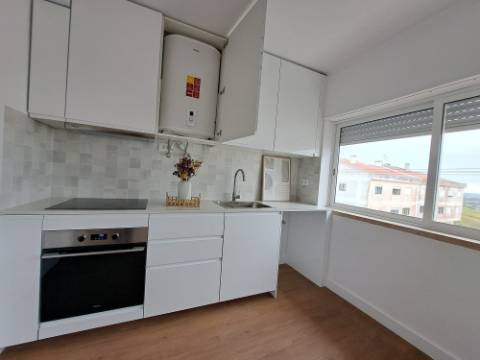 Apartamento T2 renovado, Vale Vite Lourinhã