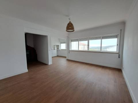 Apartamento T2 renovado, Vale Vite Lourinhã