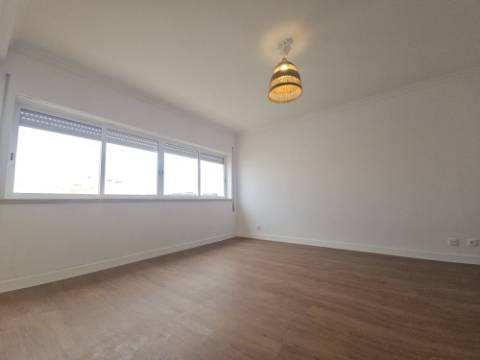 Apartamento T2 renovado, Vale Vite Lourinhã