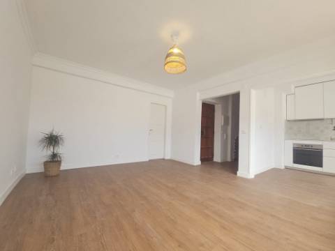 Apartamento T2 renovado, Vale Vite Lourinhã