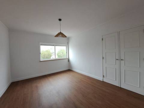 Apartamento T2 renovado, Vale Vite Lourinhã