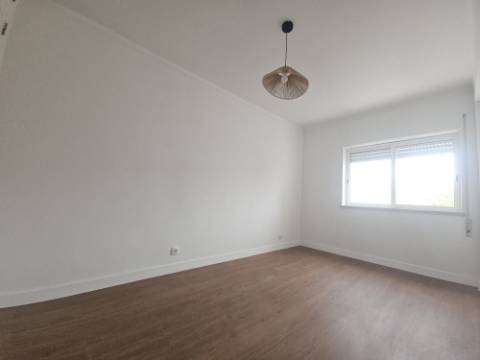 Apartamento T2 renovado, Vale Vite Lourinhã