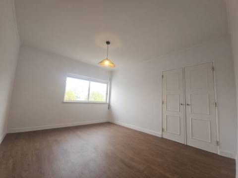 Apartamento T2 renovado, Vale Vite Lourinhã