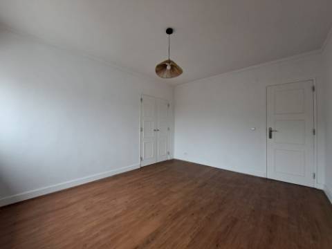 Apartamento T2 renovado, Vale Vite Lourinhã