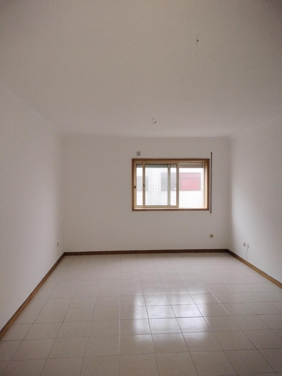 T1 com Garagem e Cozinha em Remodelação - Canidelo, Vila Nova de Gaia