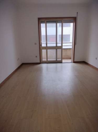 T1 com Garagem e Cozinha em Remodelação - Canidelo, Vila Nova de Gaia