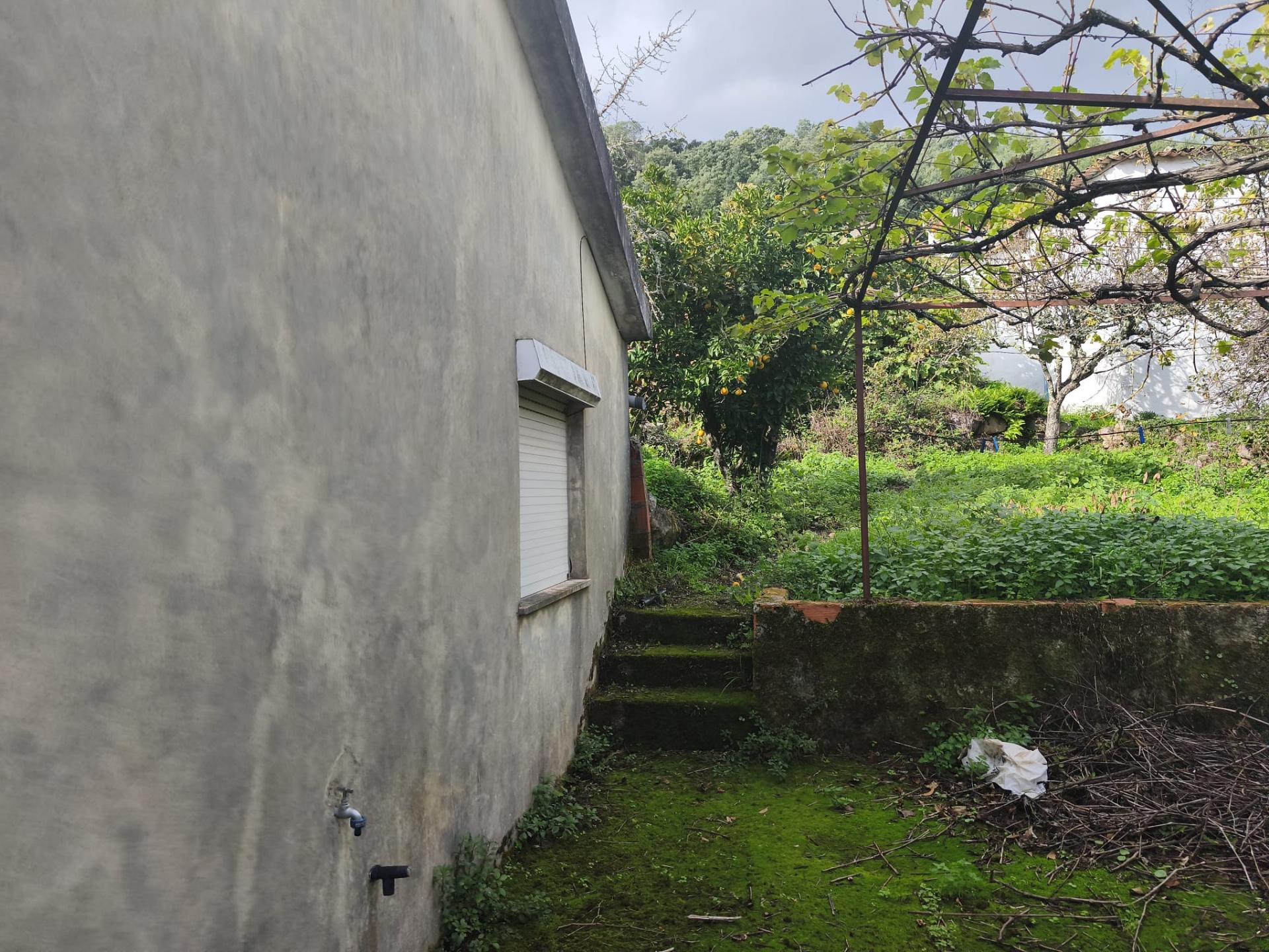 Moradia antiga com grande potencial em Conhais, Góis