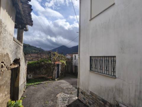 Moradia antiga com grande potencial em Conhais, Góis