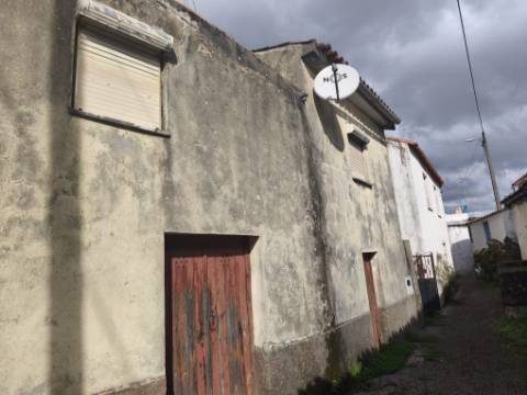 Moradia antiga com grande potencial em Conhais, Góis