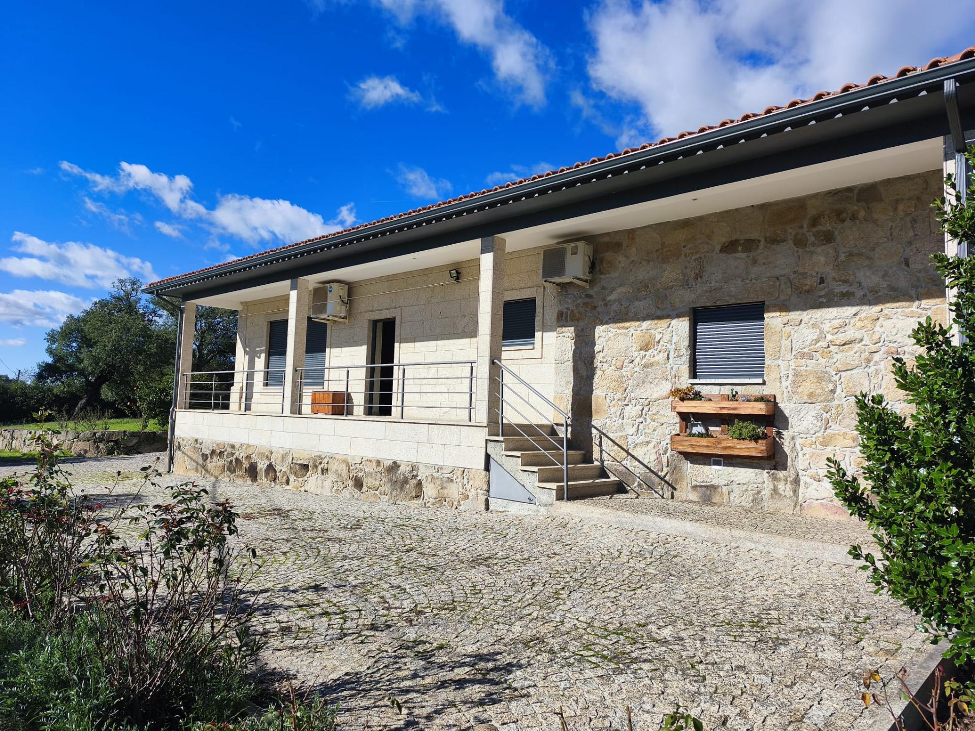 Herdade em Juncais - Fornos de Algodres, Guarda