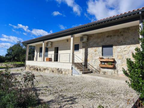 Herdade em Juncais - Fornos de Algodres, Guarda