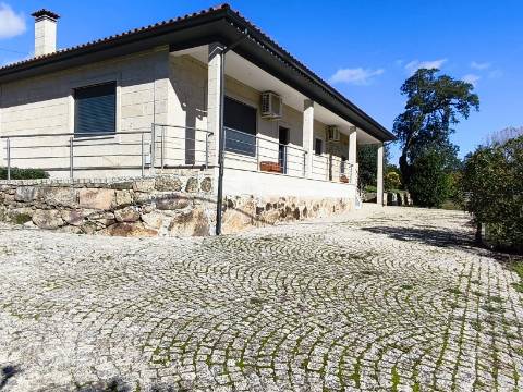 Herdade em Juncais - Fornos de Algodres, Guarda