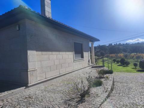 Herdade em Juncais - Fornos de Algodres, Guarda