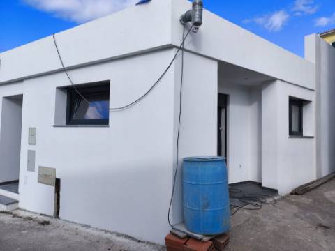 Moradia T2 em fase de acabamentos