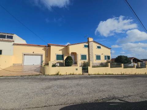 Moradia T3 com espaço exterior Lourinhã