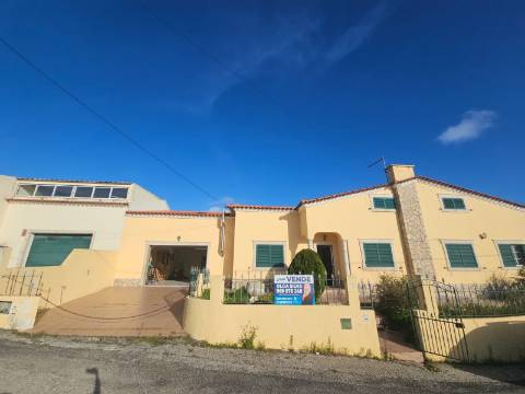 Moradia T3 com espaço exterior Lourinhã