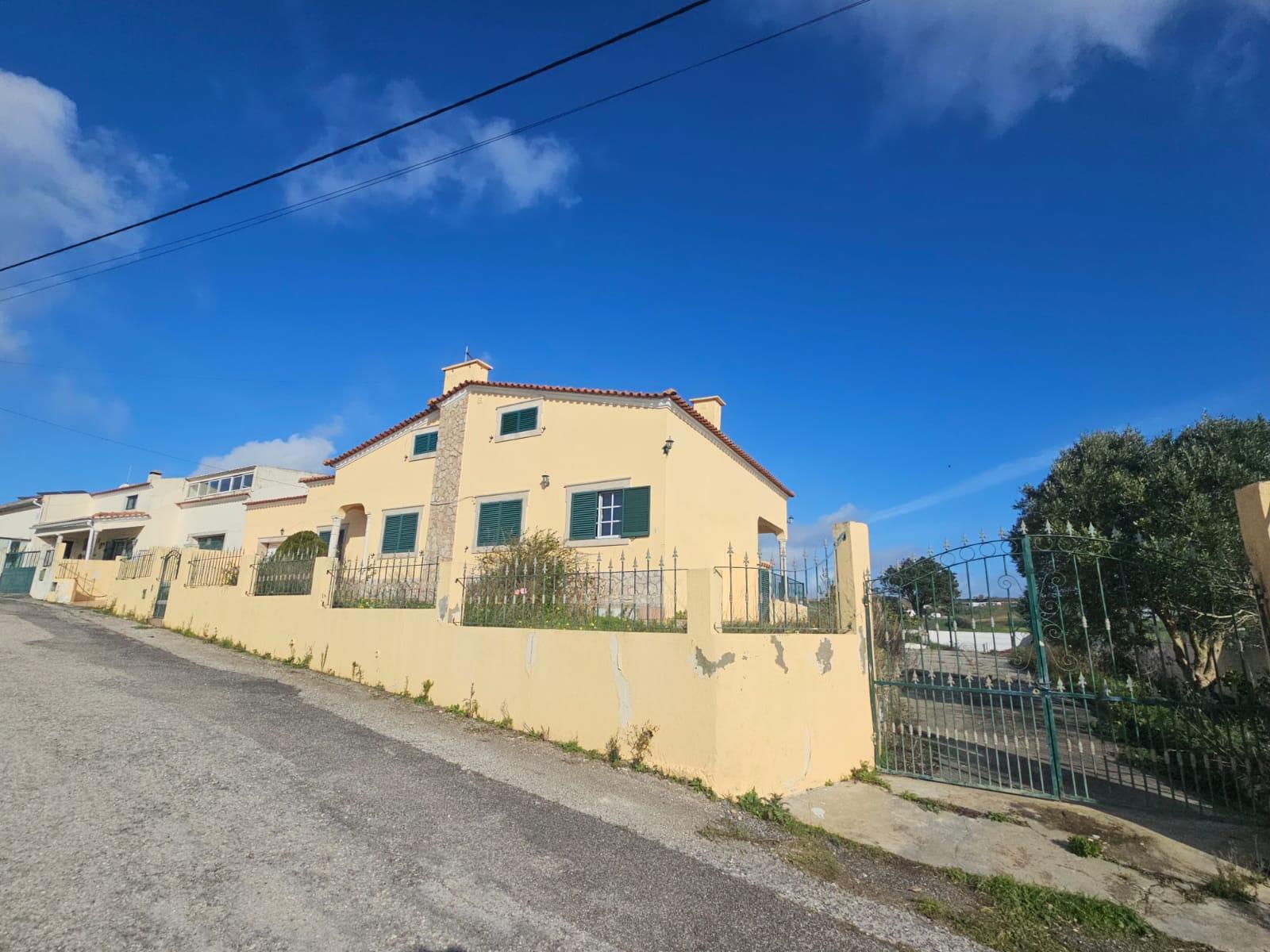 Moradia T3 com espaço exterior Lourinhã