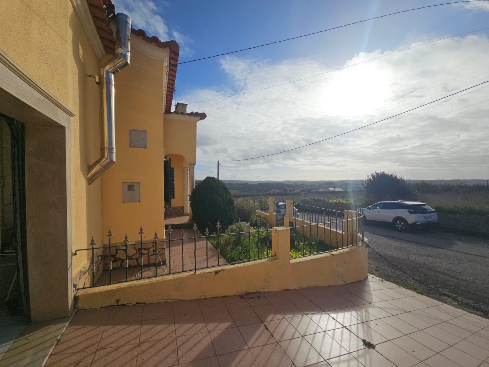 Moradia T3 com espaço exterior Lourinhã