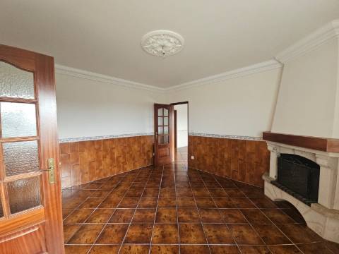 Moradia T3 com espaço exterior Lourinhã