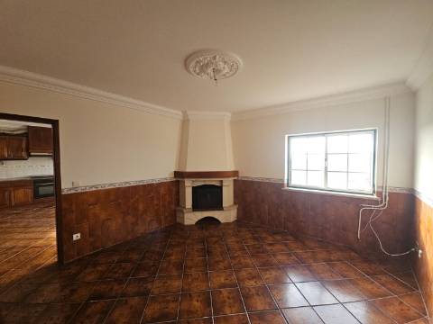 Moradia T3 com espaço exterior Lourinhã