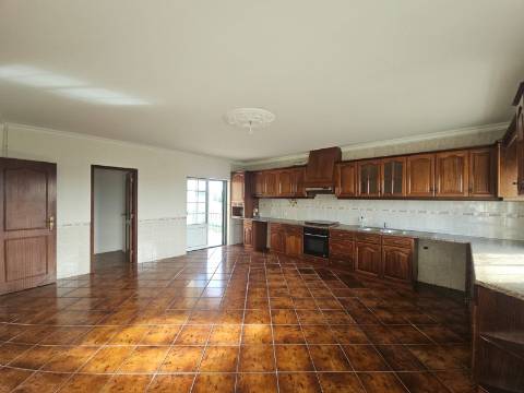 Moradia T3 com espaço exterior Lourinhã