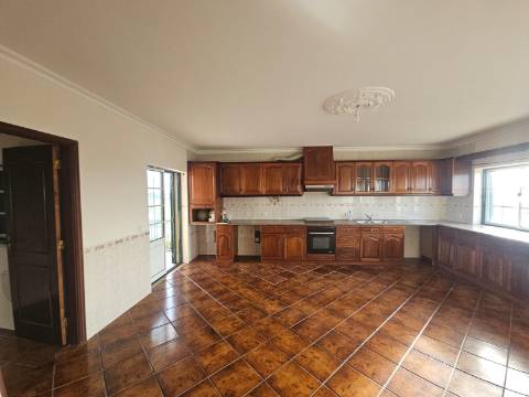 Moradia T3 com espaço exterior Lourinhã