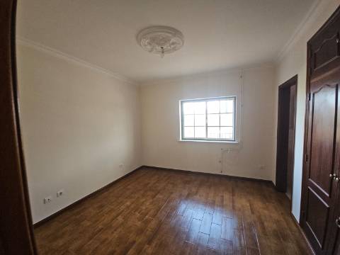 Moradia T3 com espaço exterior Lourinhã